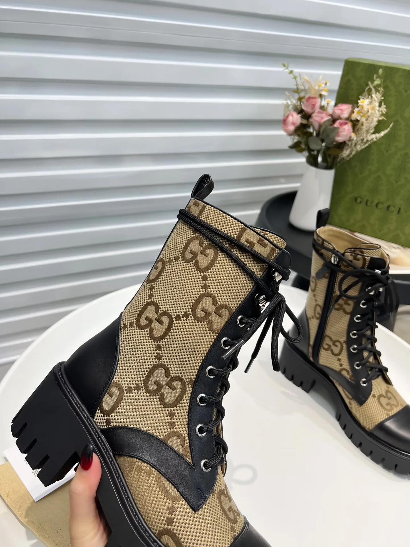 👟👟Ex-factory price 640👟👟Official website 1:1 available in glossy and matte. Autumn and winter GUCCI double G electric embroidery version lace-up 8-inch boots✅ Full oil edges, full of high-end feel [strong] The side zipper is super convenient to put on and take off, unique and unique, and the brand's distinctive style.  Fabric: cowhide➕open edge beads Inner/foot pads: high-end cowhide 🐂 TPU outsole Heel height 6cm Color: brown, black, white Number of yards: 35-41 Packing: Comes with card, cloth bag.